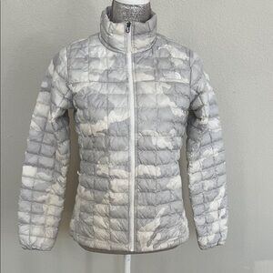 The North Face Women's Thermoball Camouflage Gray Puffer Jacket Small